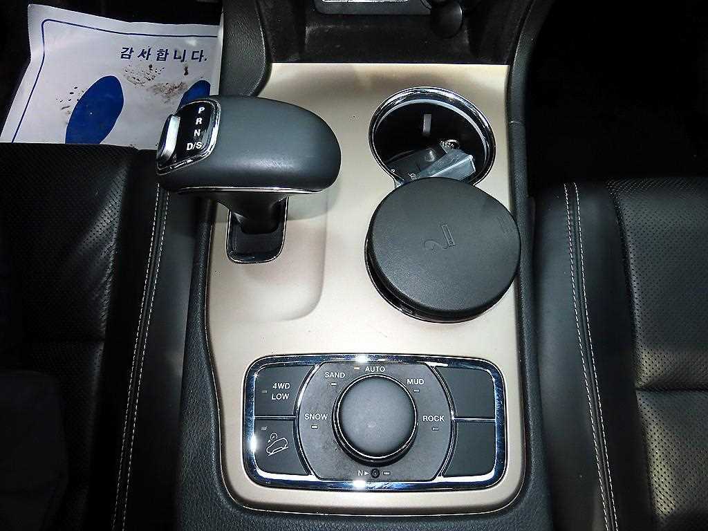 Jeep Cherokee — photo 10