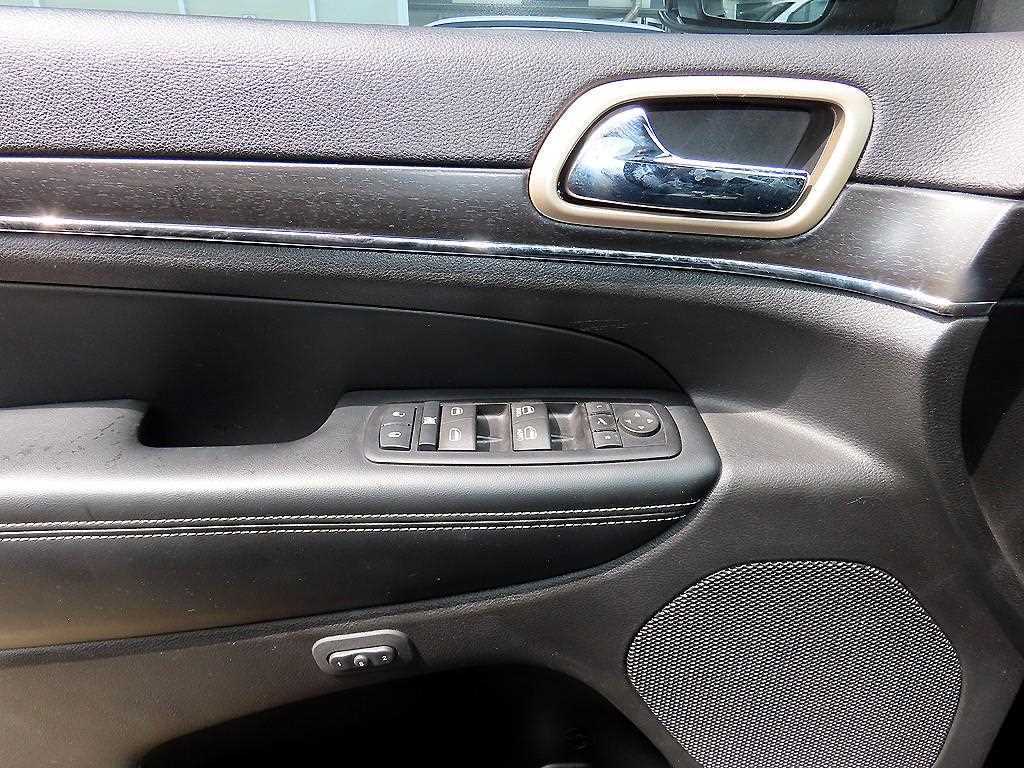 Jeep Cherokee — photo 11