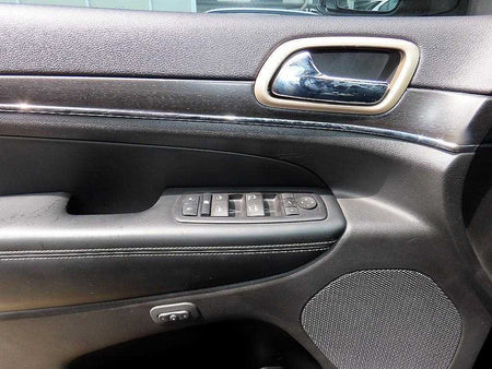 Jeep Cherokee — photo 11