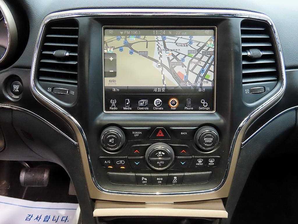 Jeep Cherokee — photo 12