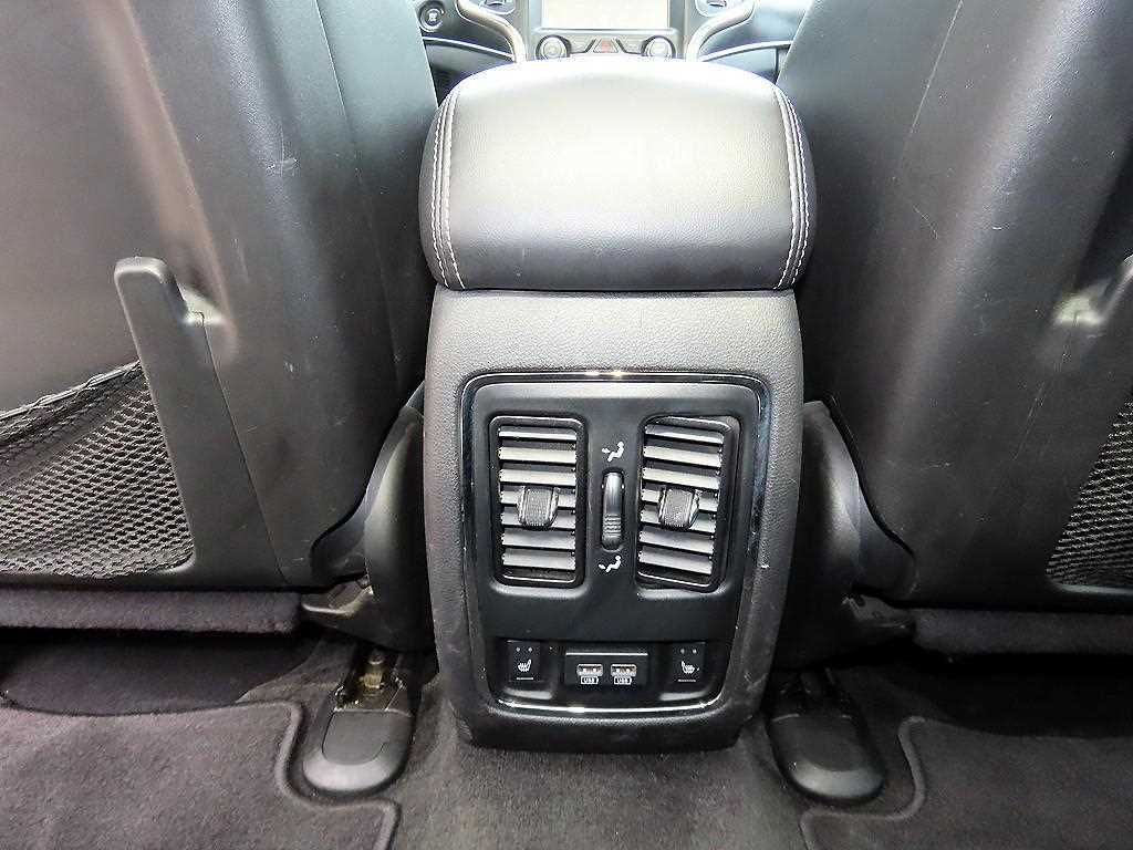 Jeep Cherokee — photo 16