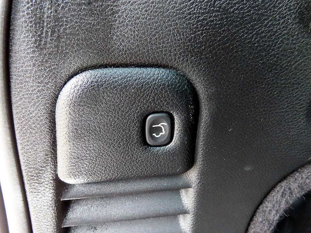 Jeep Cherokee — photo 17