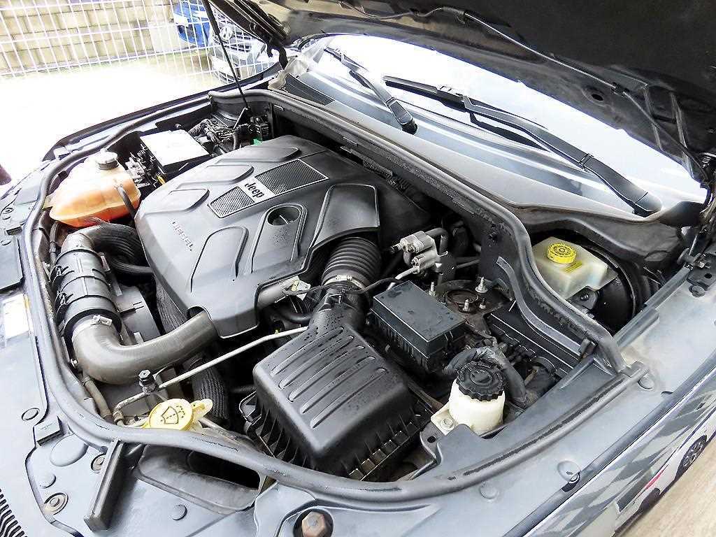 Jeep Cherokee — photo 19