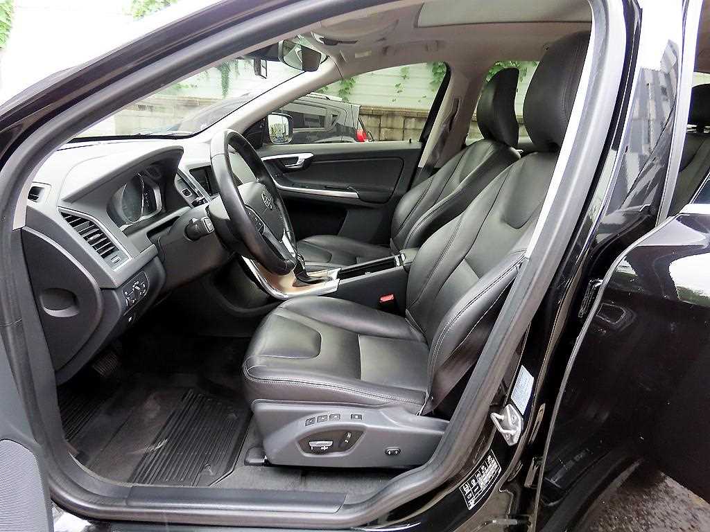 Volvo XC60 — photo 05