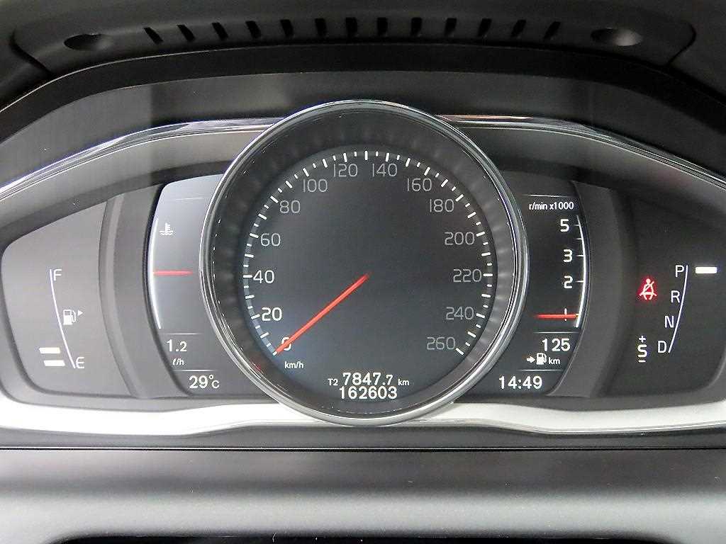 Volvo XC60 — photo 09