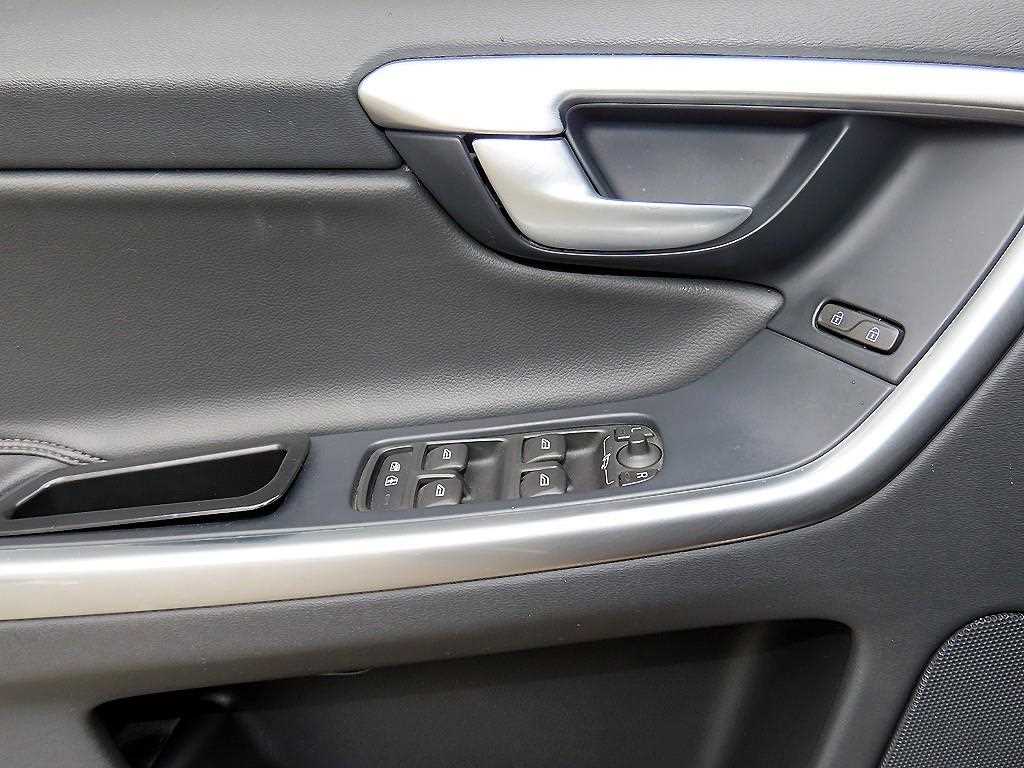 Volvo XC60 — photo 11