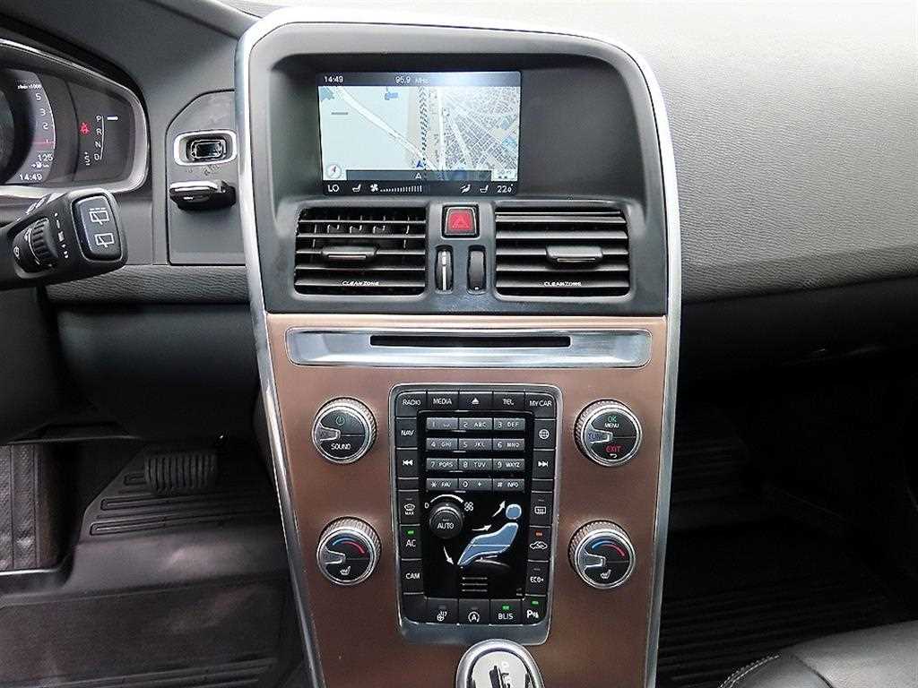 Volvo XC60 — photo 13