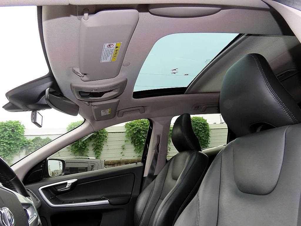 Volvo XC60 — photo 18