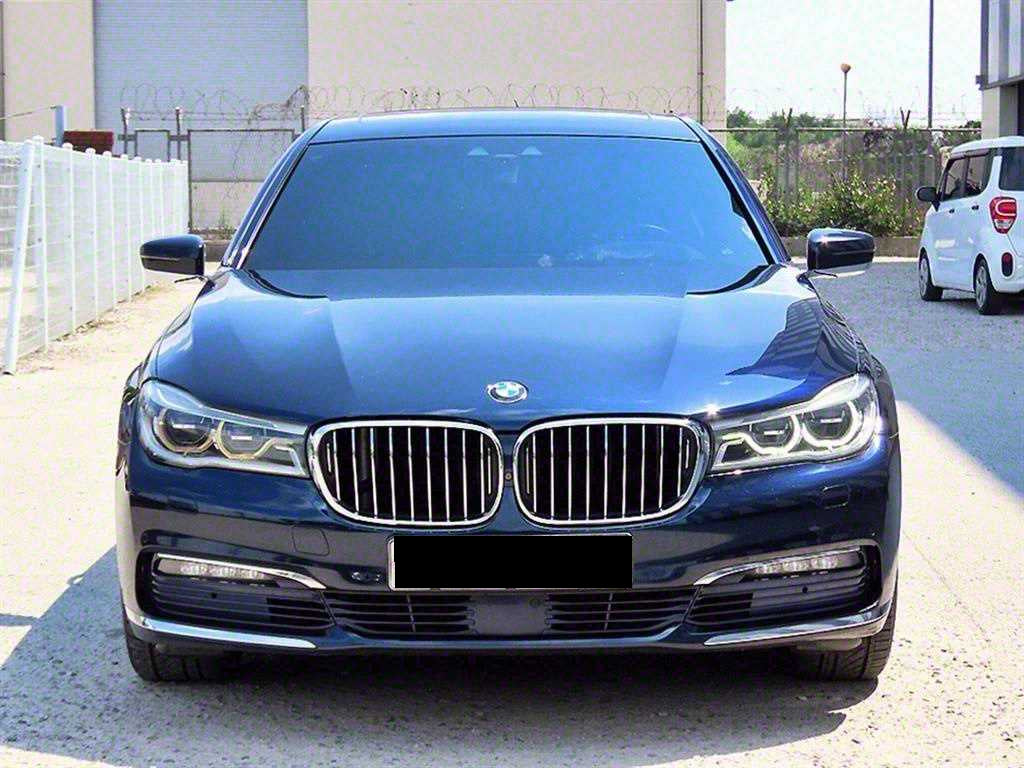 BMW 7-Series — photo 01
