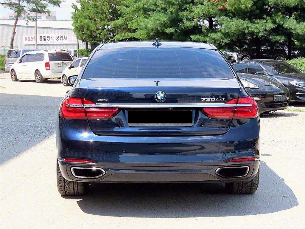 BMW 7-Series — photo 04