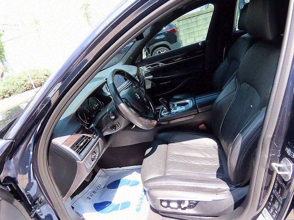 BMW 7-Series — photo 05