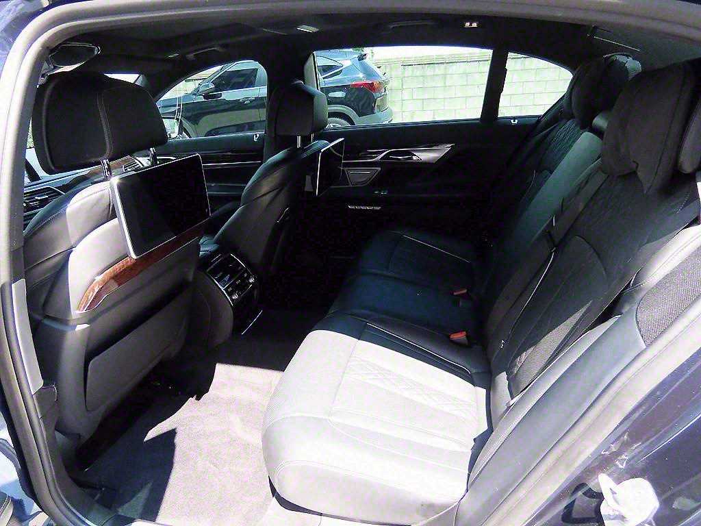 BMW 7-Series — photo 06