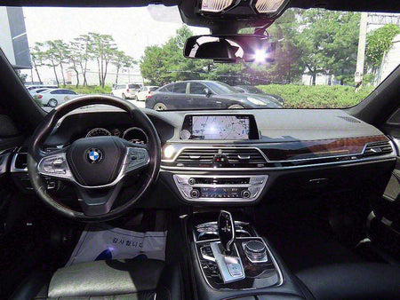 BMW 7-Series — photo 07