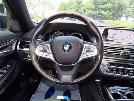 BMW 7-Series — photo 08