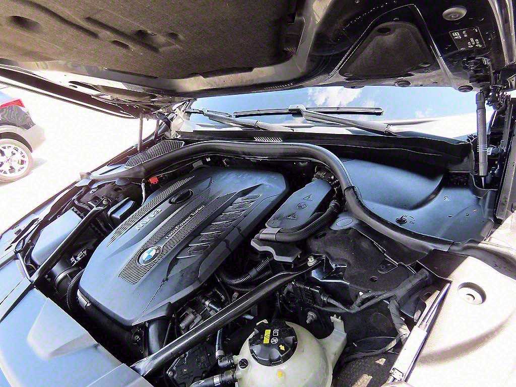 BMW 7-Series — photo 19