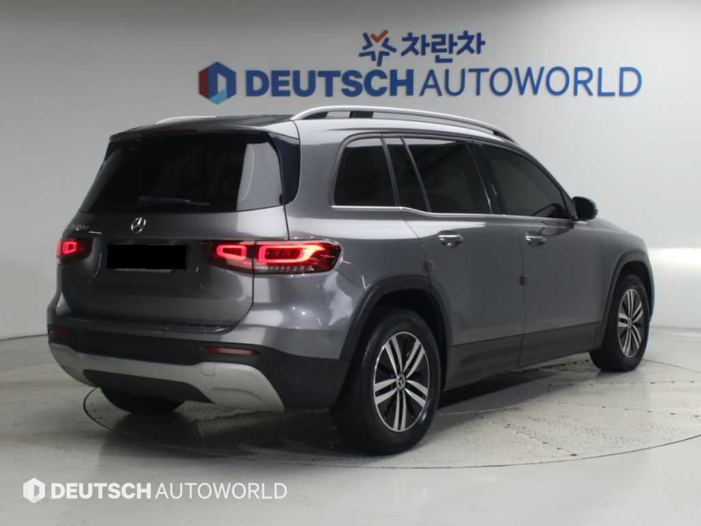 Mercedes-Benz GLB-Class — photo 02