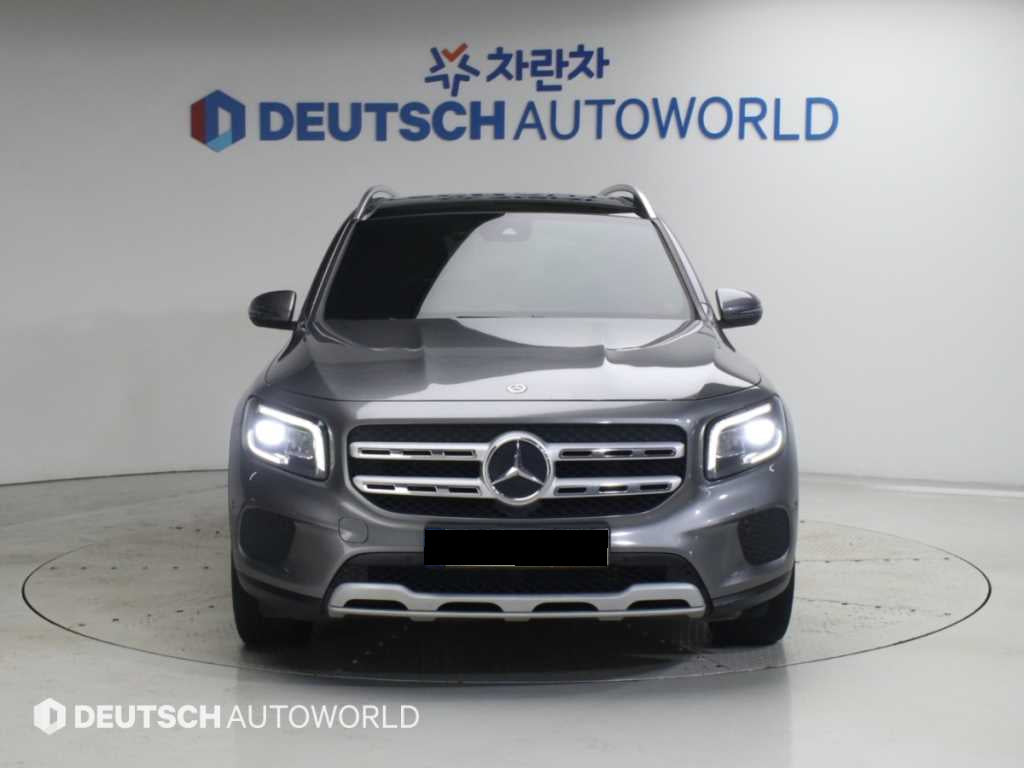 Mercedes-Benz GLB-Class — photo 03