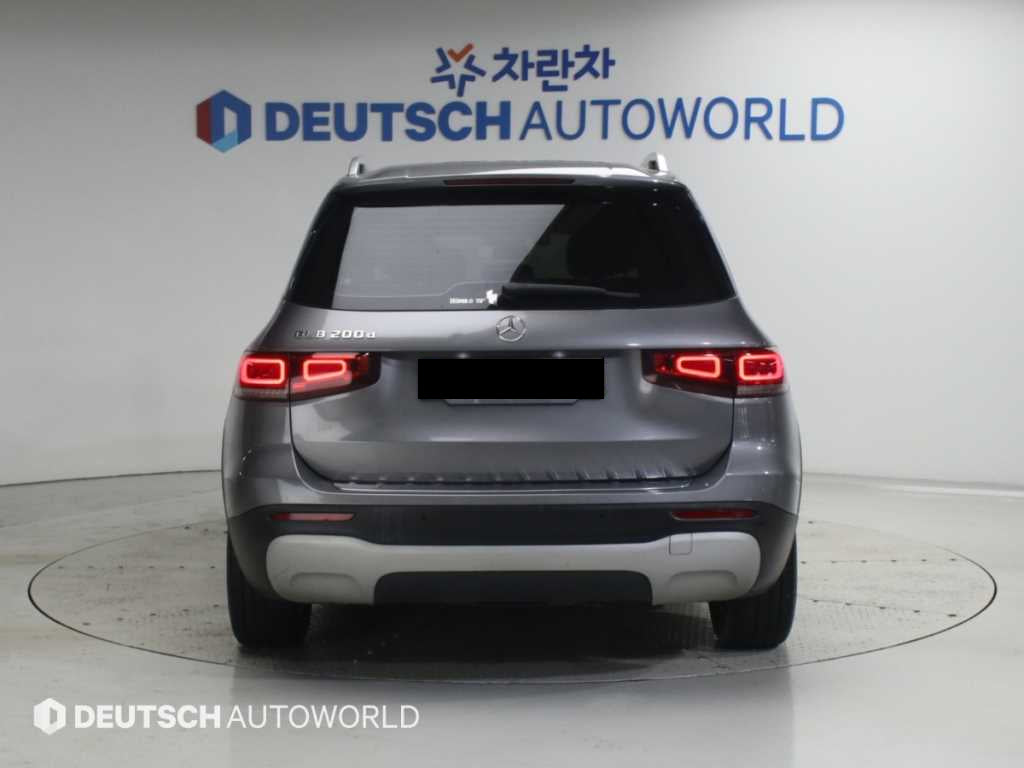 Mercedes-Benz GLB-Class — photo 04
