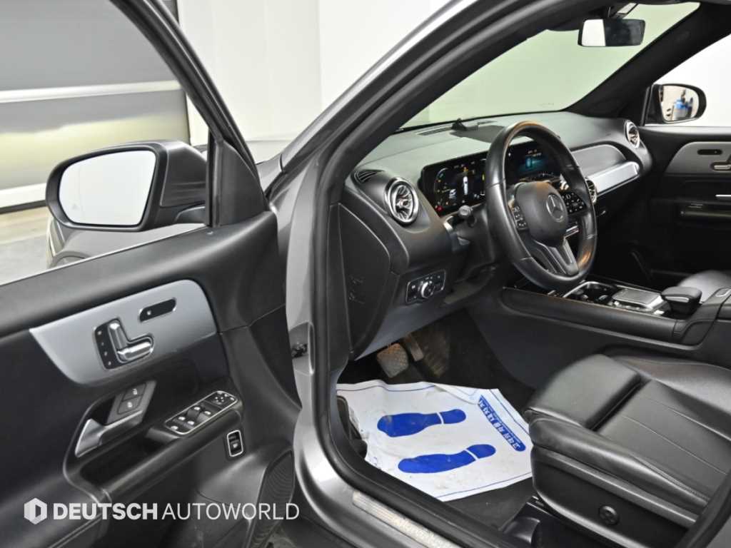 Mercedes-Benz GLB-Class — photo 11