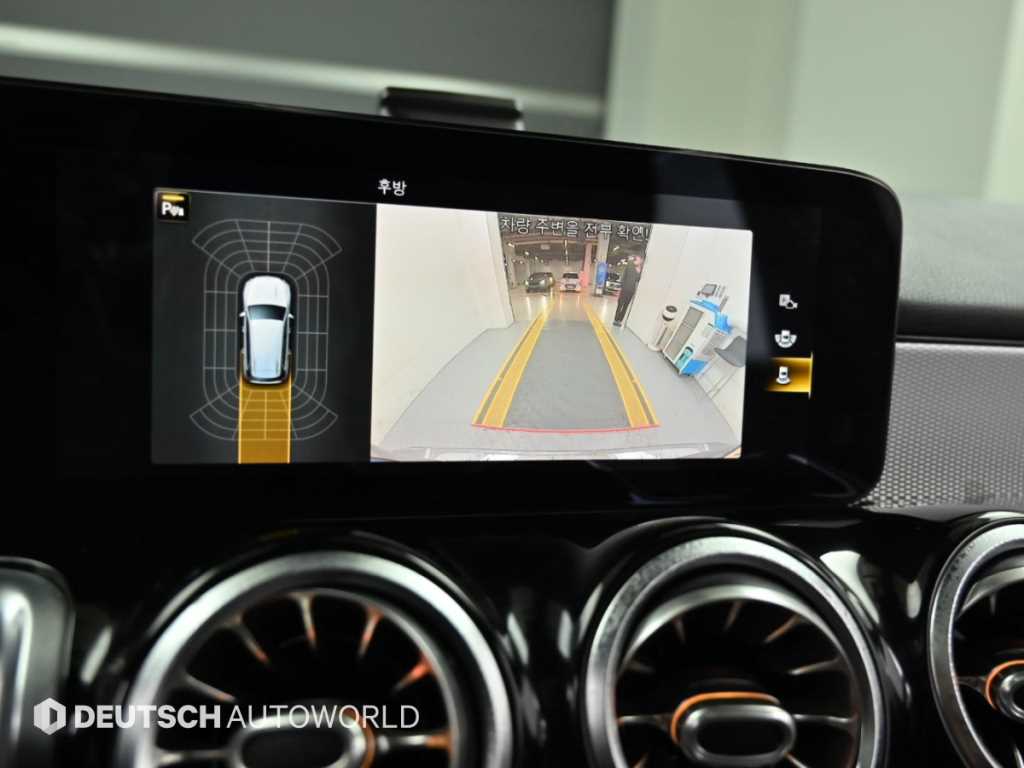 Mercedes-Benz GLB-Class — photo 15