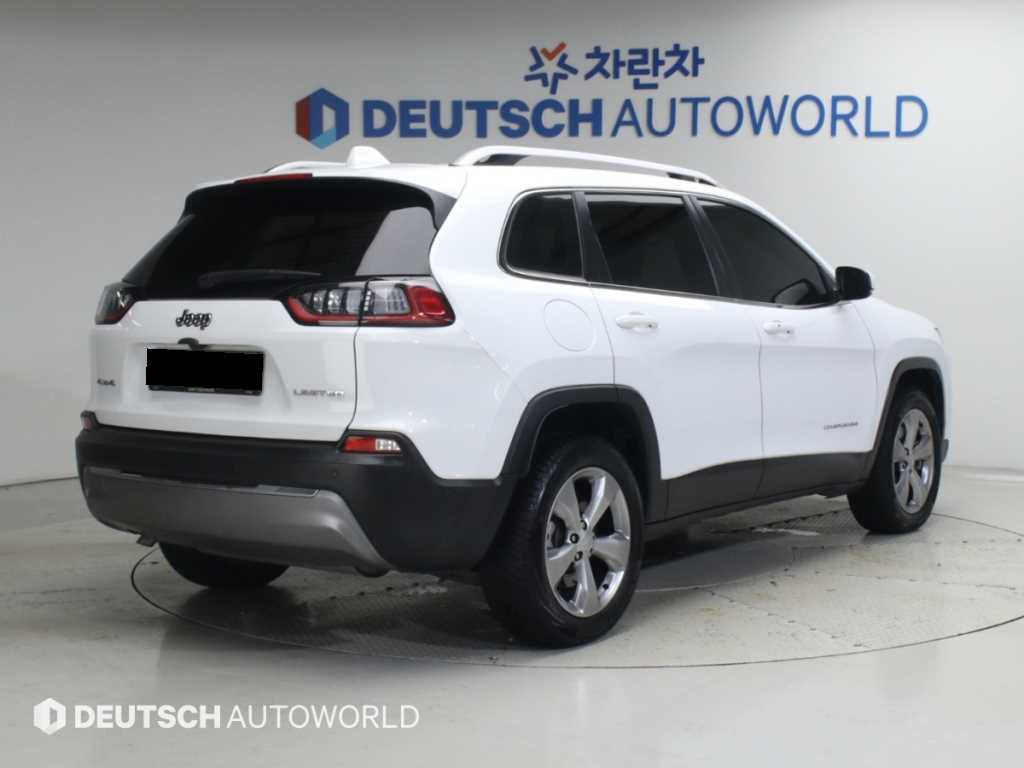 Jeep Cherokee — photo 02