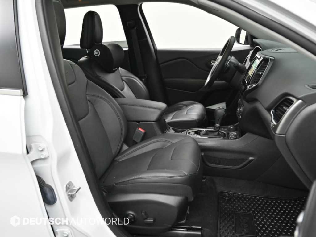 Jeep Cherokee — photo 10