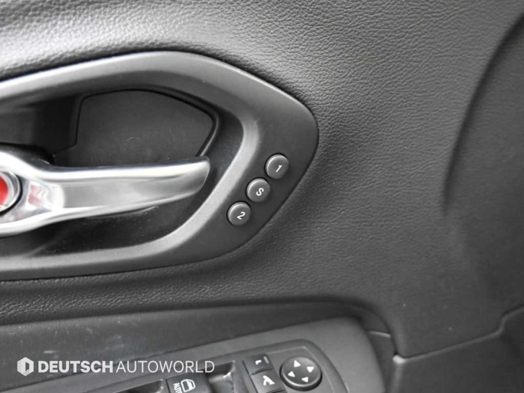 Jeep Cherokee — photo 16