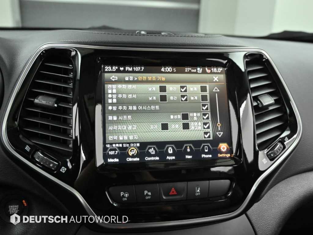 Jeep Cherokee — photo 17