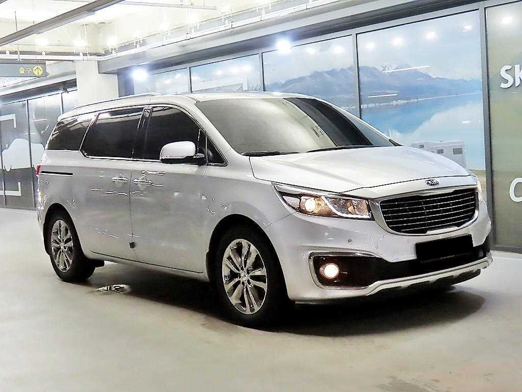 Kia Carnival — photo 01