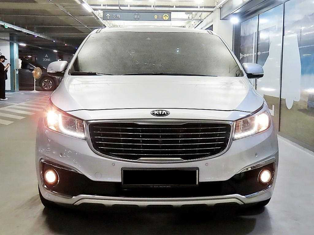 Kia Carnival — photo 02