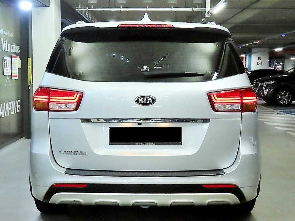 Kia Carnival — photo 05
