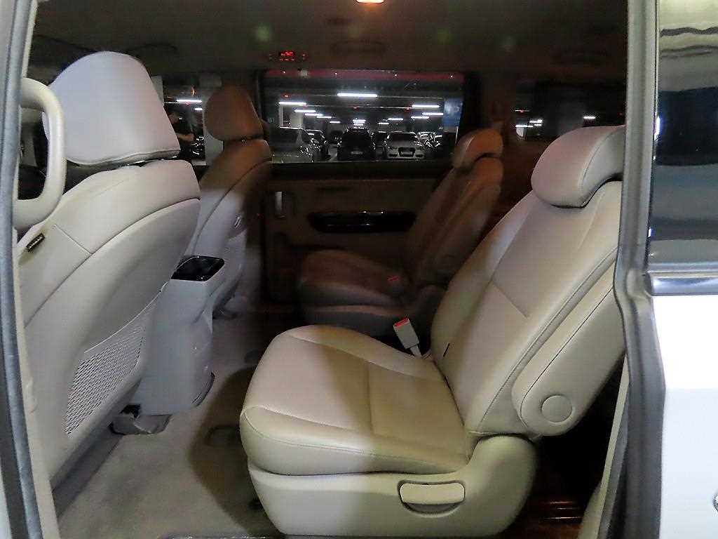 Kia Carnival — photo 07