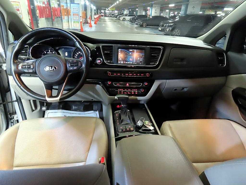Kia Carnival — photo 10