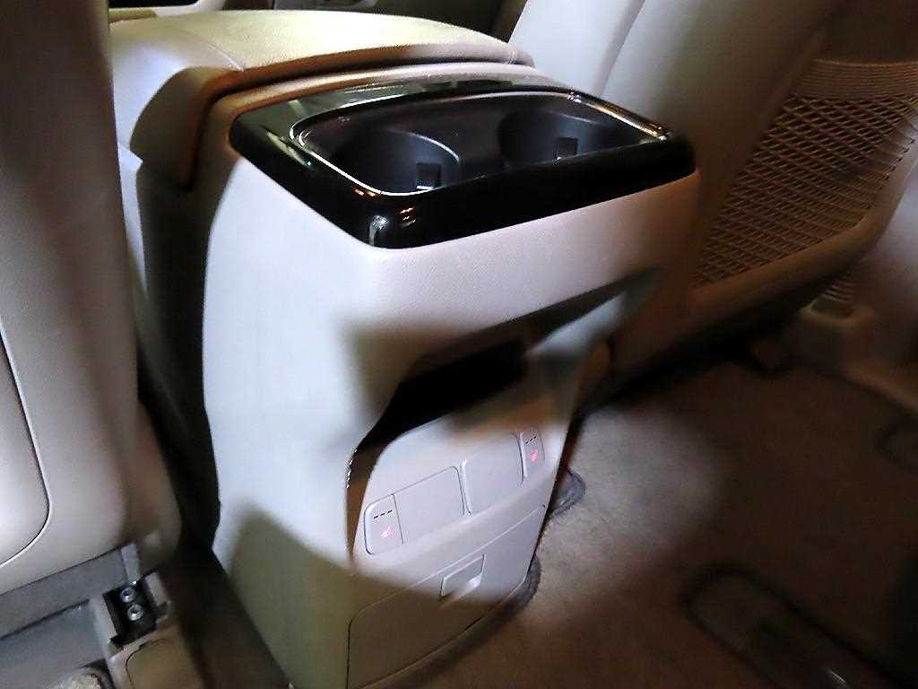 Kia Carnival — photo 15