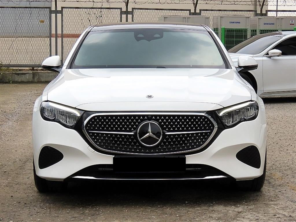 Mercedes-Benz E-Class — photo 01