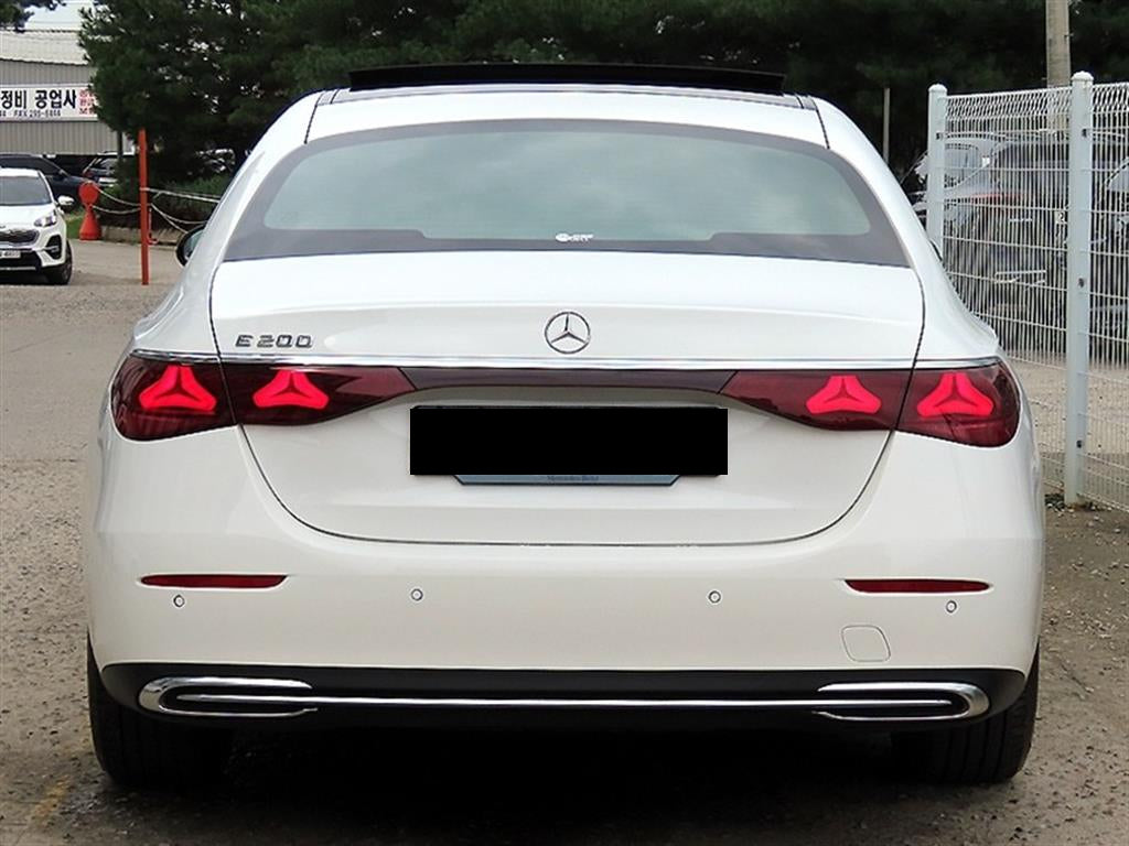 Mercedes-Benz E-Class — photo 04