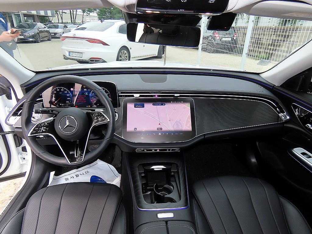 Mercedes-Benz E-Class — photo 07