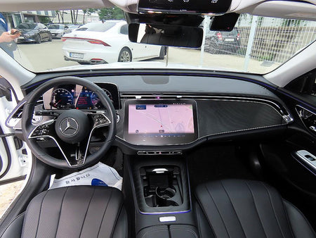 Mercedes-Benz E-Class — photo 07