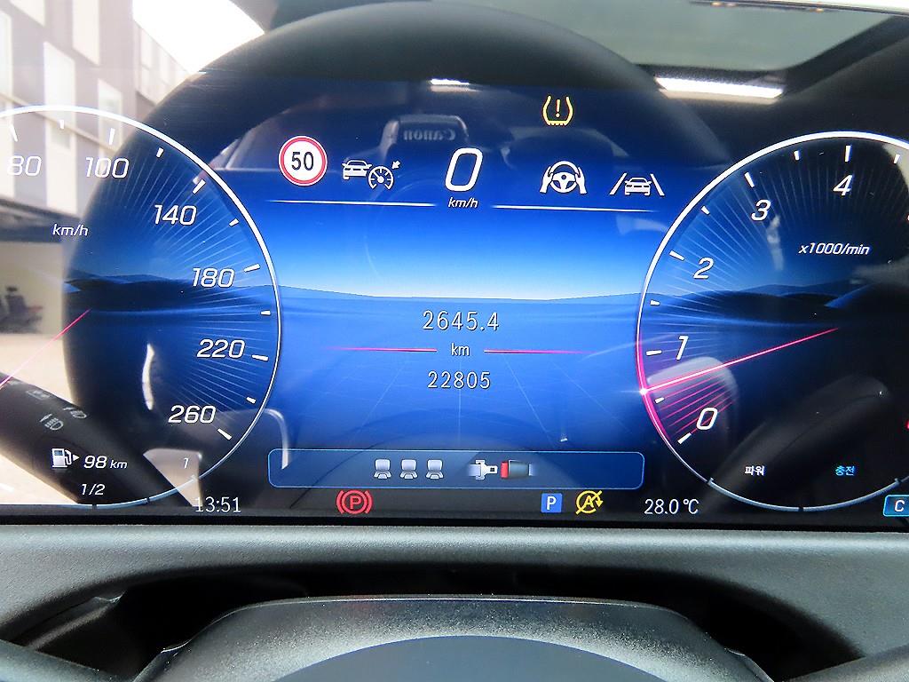 Mercedes-Benz E-Class — photo 09