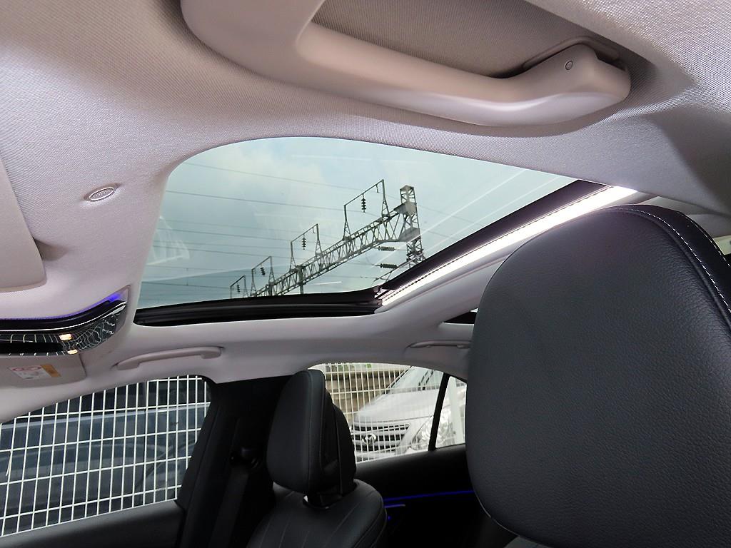 Mercedes-Benz E-Class — photo 17