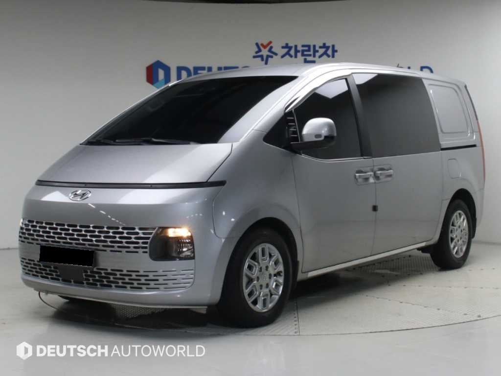 Hyundai Staria — photo 01