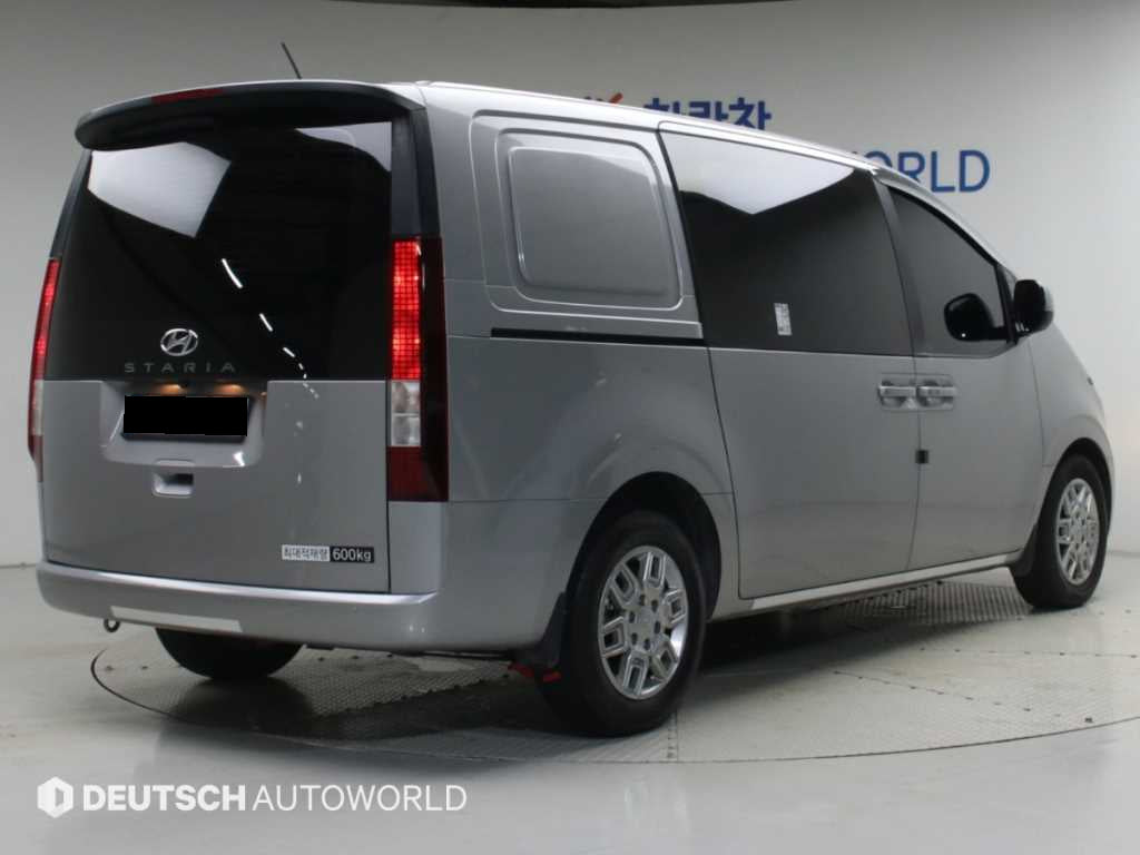 Hyundai Staria — photo 02