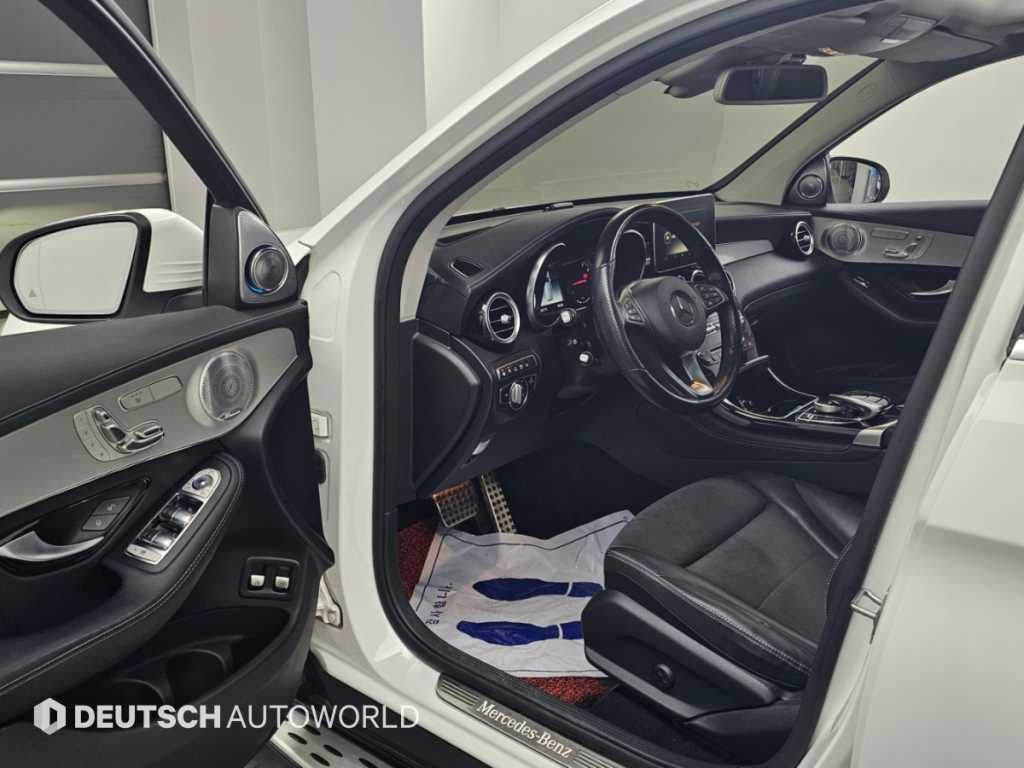 Mercedes-Benz GLC-Class — photo 11