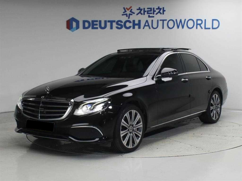 Mercedes-Benz E-Class — photo 02