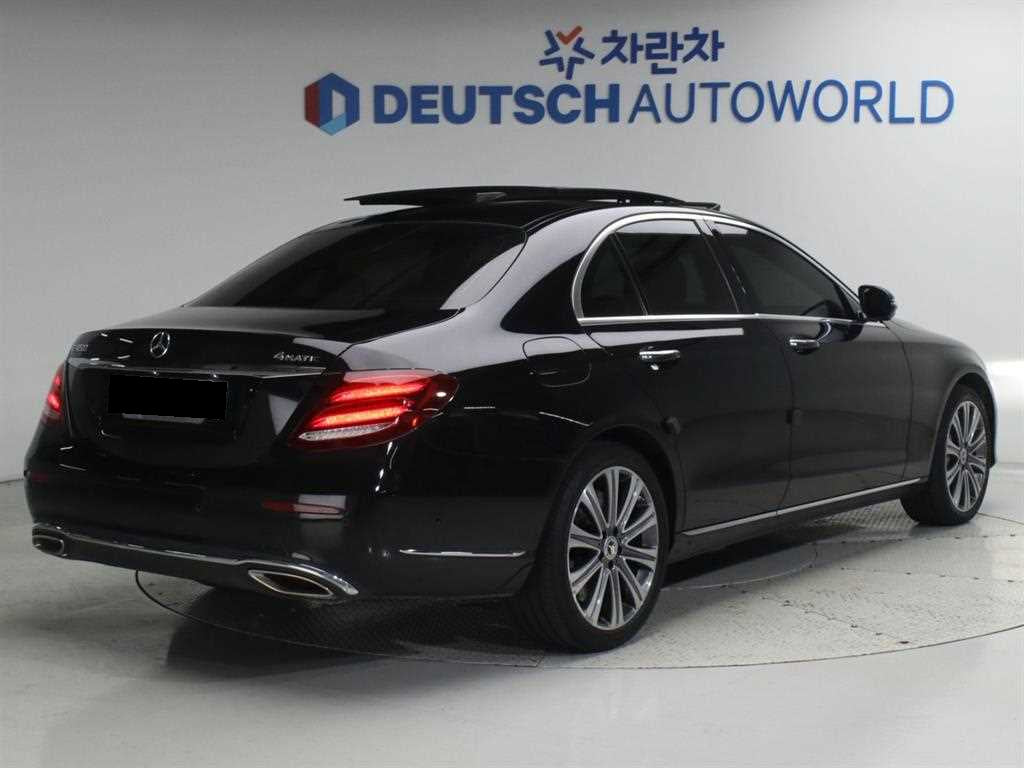 Mercedes-Benz E-Class — photo 03