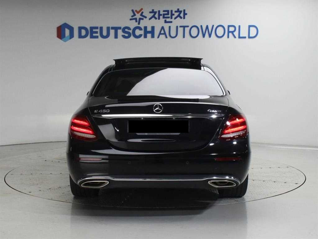 Mercedes-Benz E-Class — photo 05