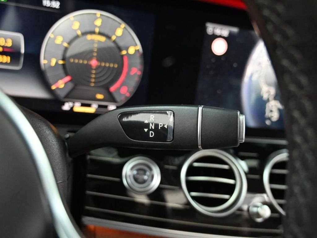 Mercedes-Benz E-Class — photo 09