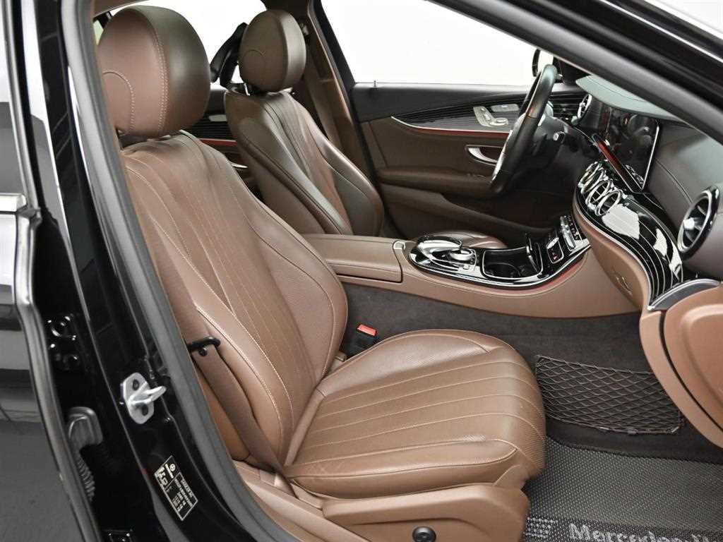 Mercedes-Benz E-Class — photo 10