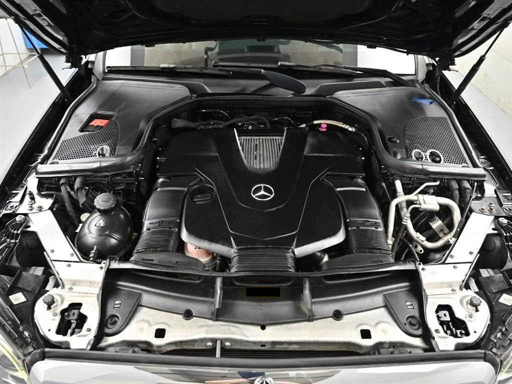 Mercedes-Benz E-Class — photo 11