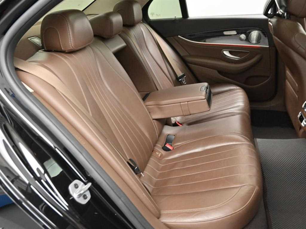 Mercedes-Benz E-Class — photo 13